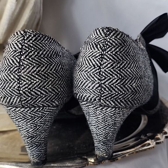 Coup D'Etat Size 8.5 M Beribboned Herringbone Heels - Picture 8 of 11